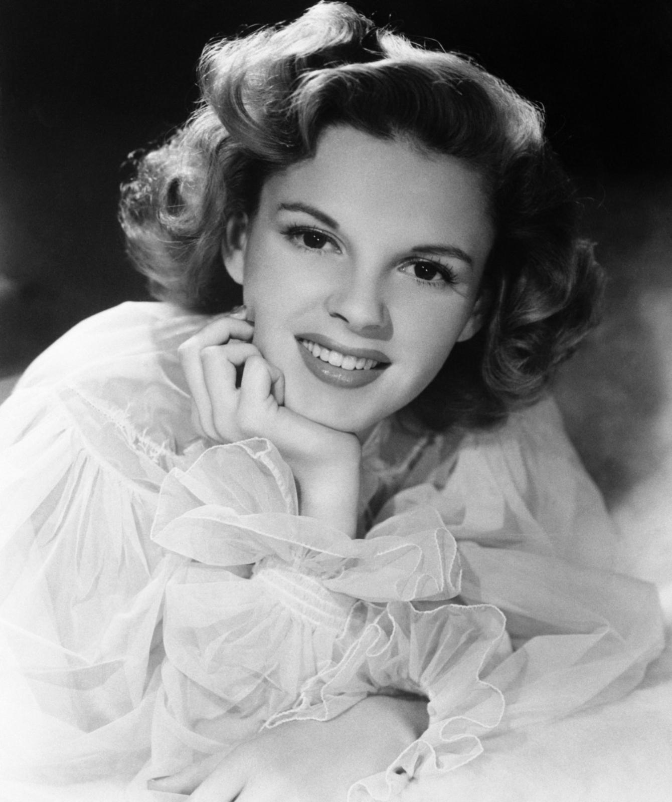 1340x1600 Judy Garland wallpaper, Phone