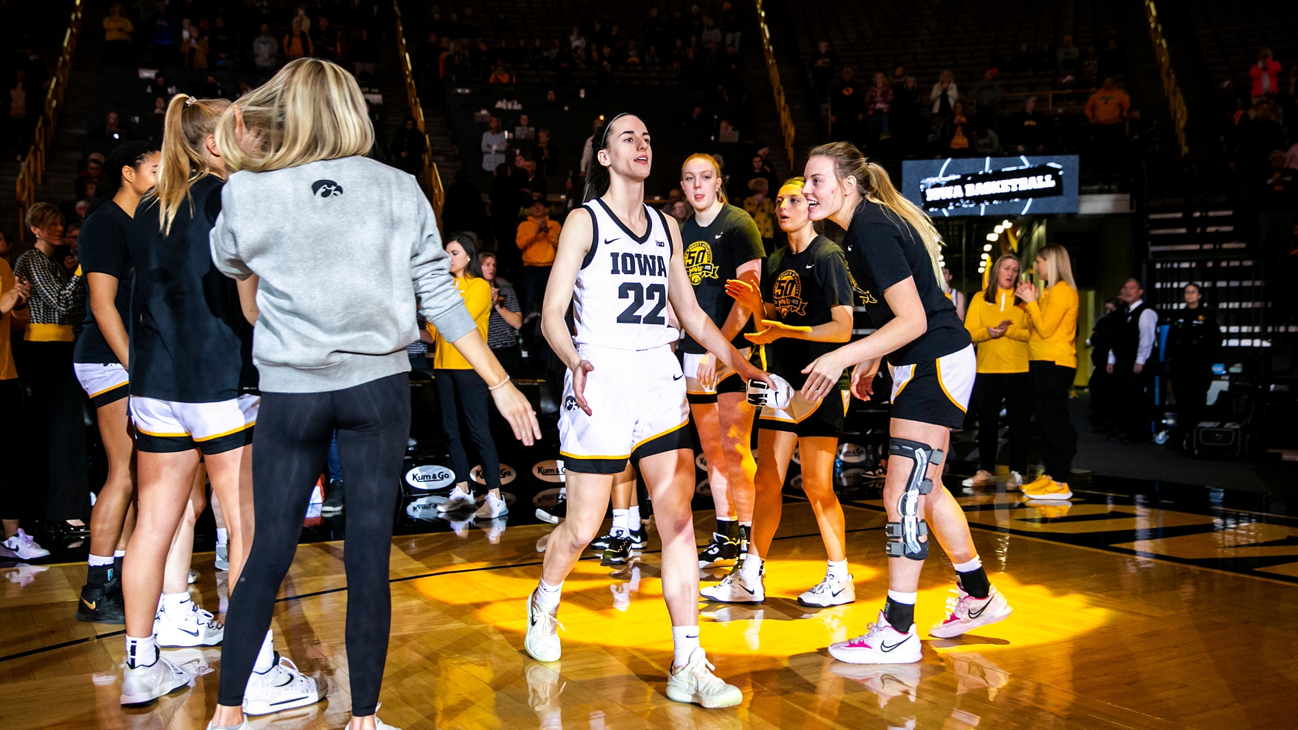 2560x1440 Caitlin Clark reaches 2K career points; Iowa beats Dartmouth, Desktop