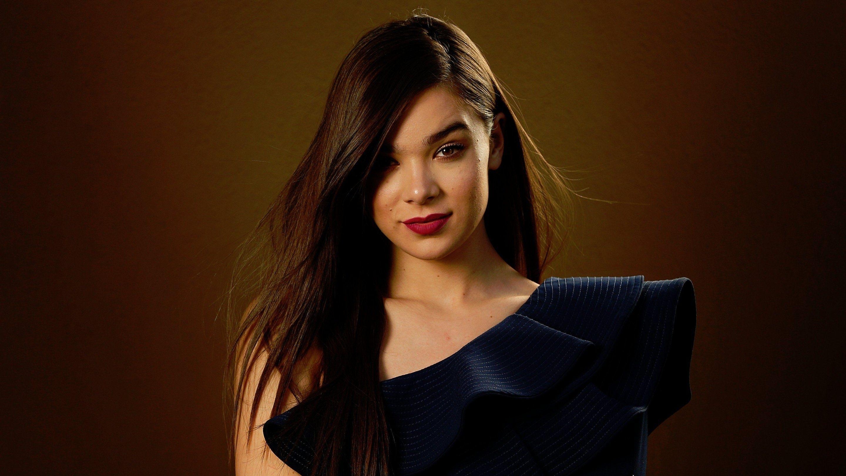 2880x1620 Hailee Steinfeld Wallpaper, Desktop