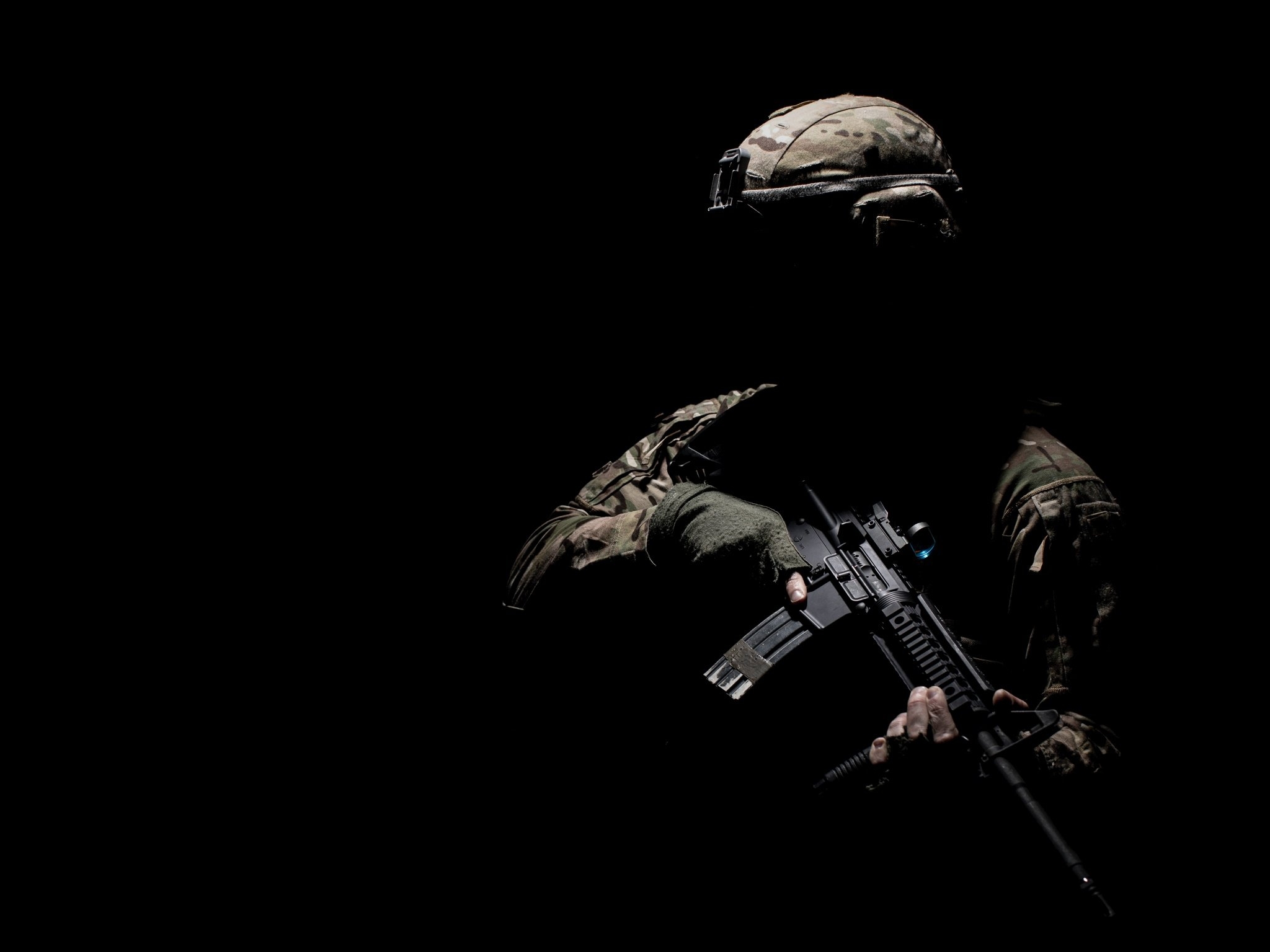 2050x1540 Soldier Wallpaper 4K, Military, Machine Gun, War, Silhouette, Black Dark, Desktop