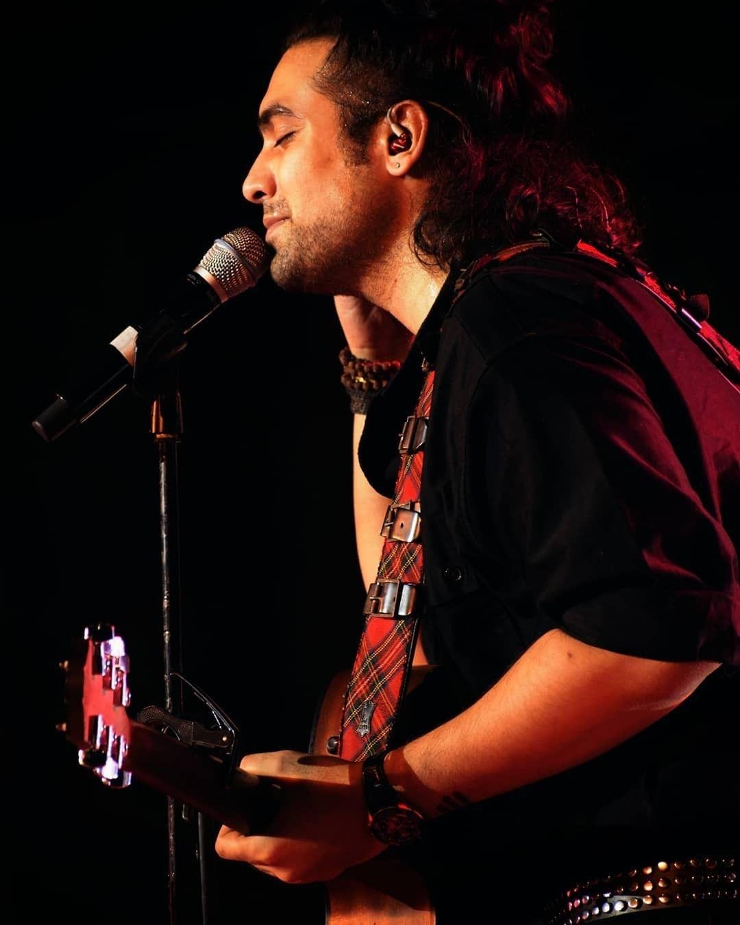 1080x1350 Jubin Nautiyal Bollywood musician and singer. Famous singers, Celebrity singers, My love song, Phone