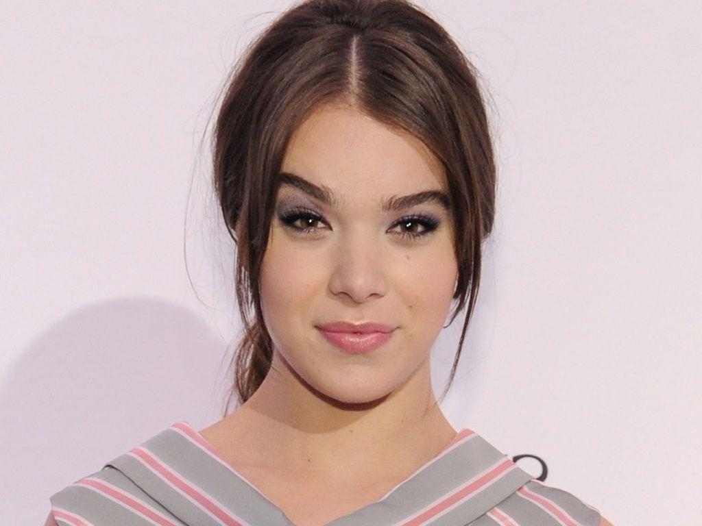 1030x770 Hollywood Singer Hailee Steinfeld Wallpaper, Desktop