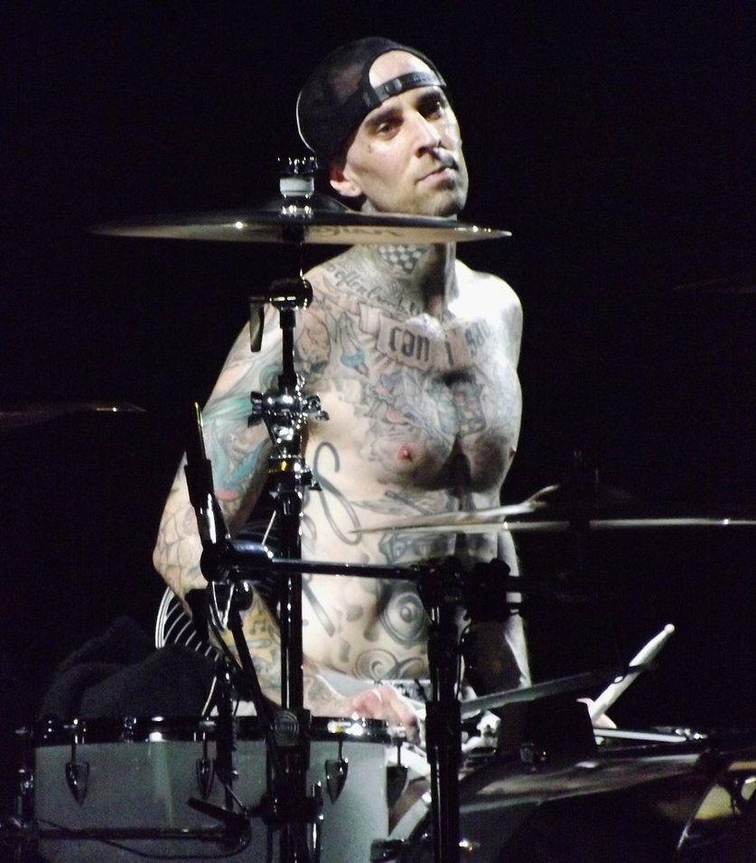 840x960 Travis Barker, Phone