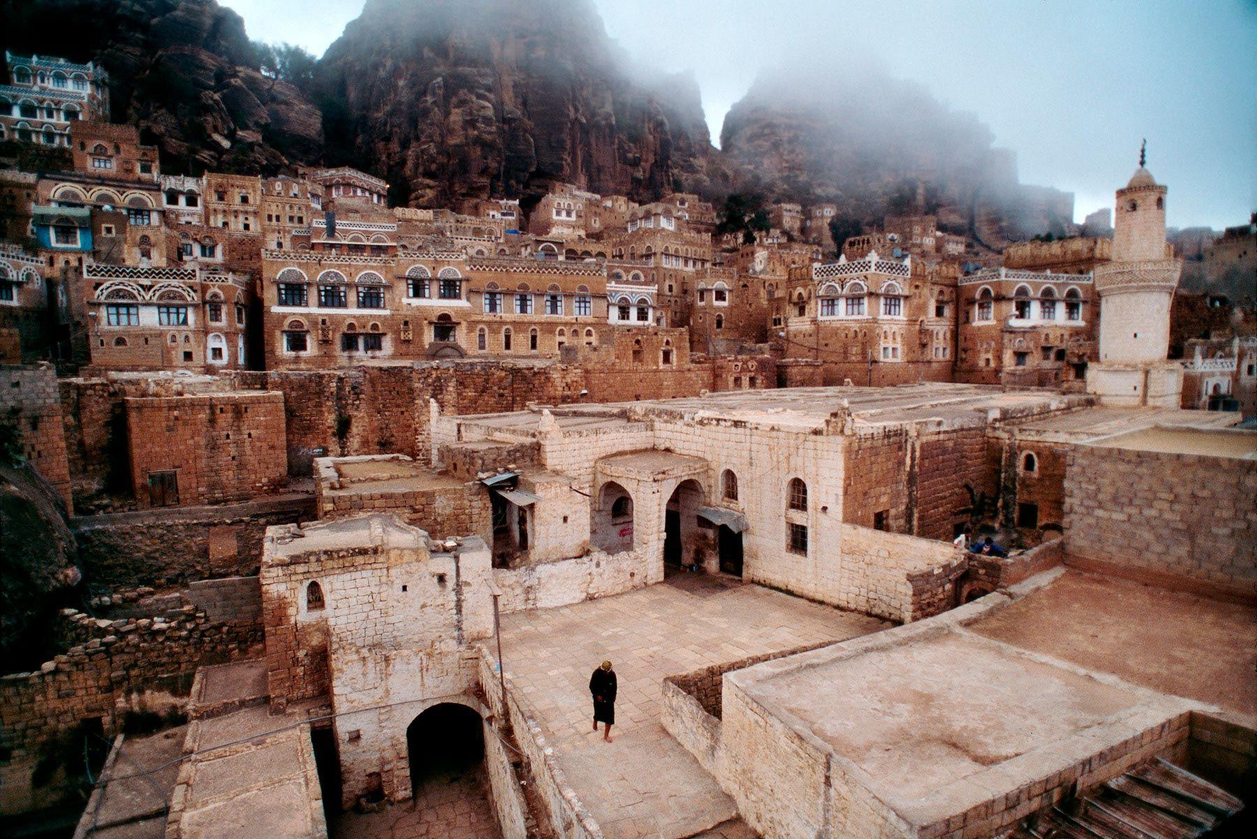 1800x1210 Travelling Yemen 900x603px, Desktop