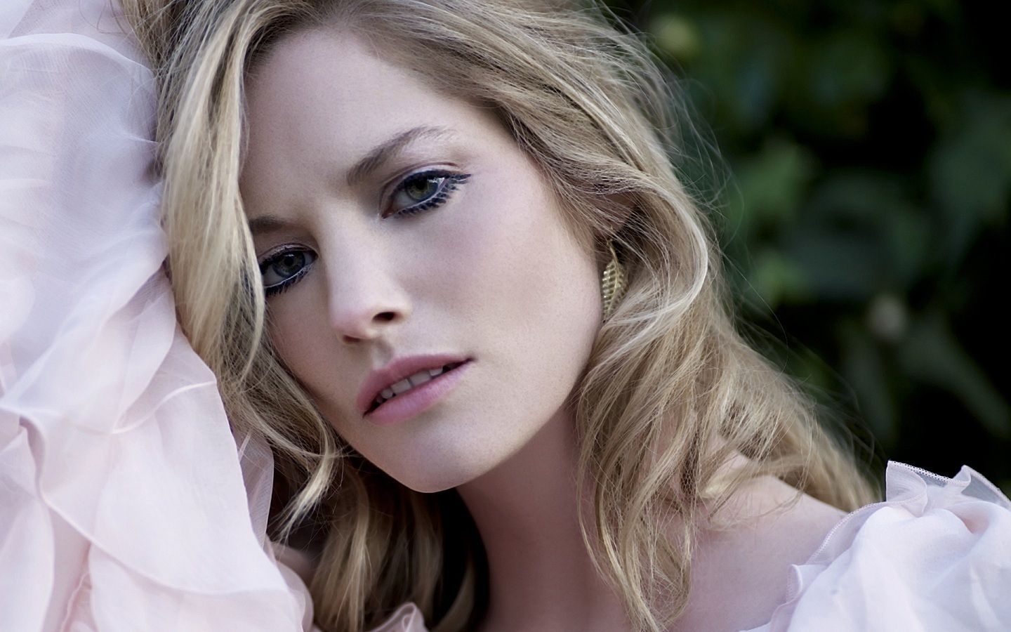 1440x900 Sienna Guillory HD Wallpaper. Sienna guillory, Celebrity wallpaper, Sienna, Desktop