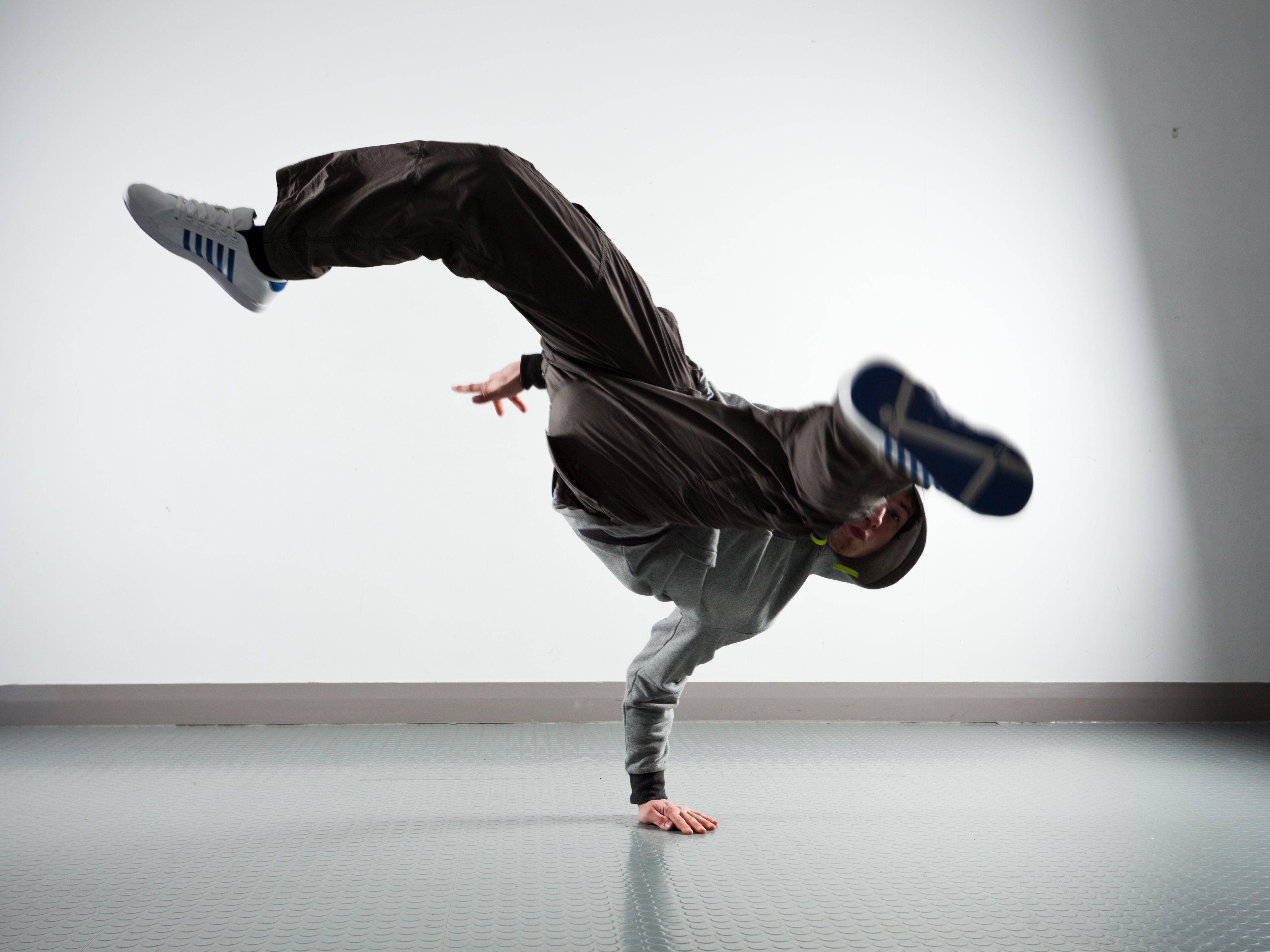 4480x3360 Breakdancing Wallpaper Free Breakdancing Background, Desktop