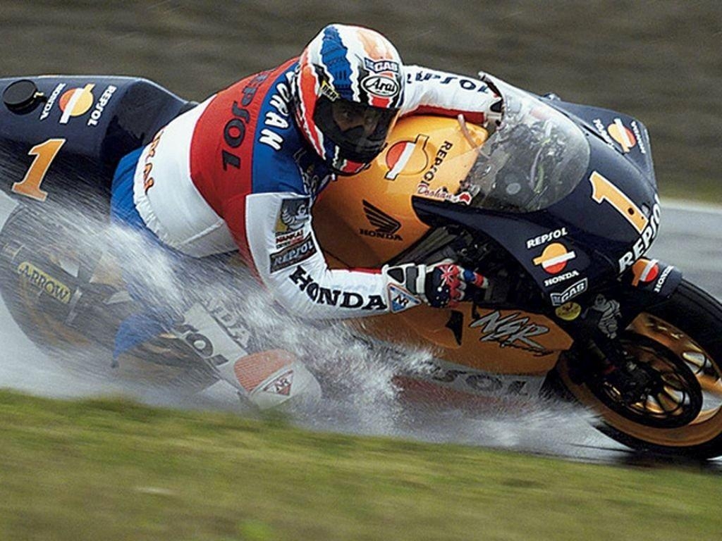 1030x770 Mick Doohan in the wet on a 500gp machine. bikes. Motorcycle, Desktop