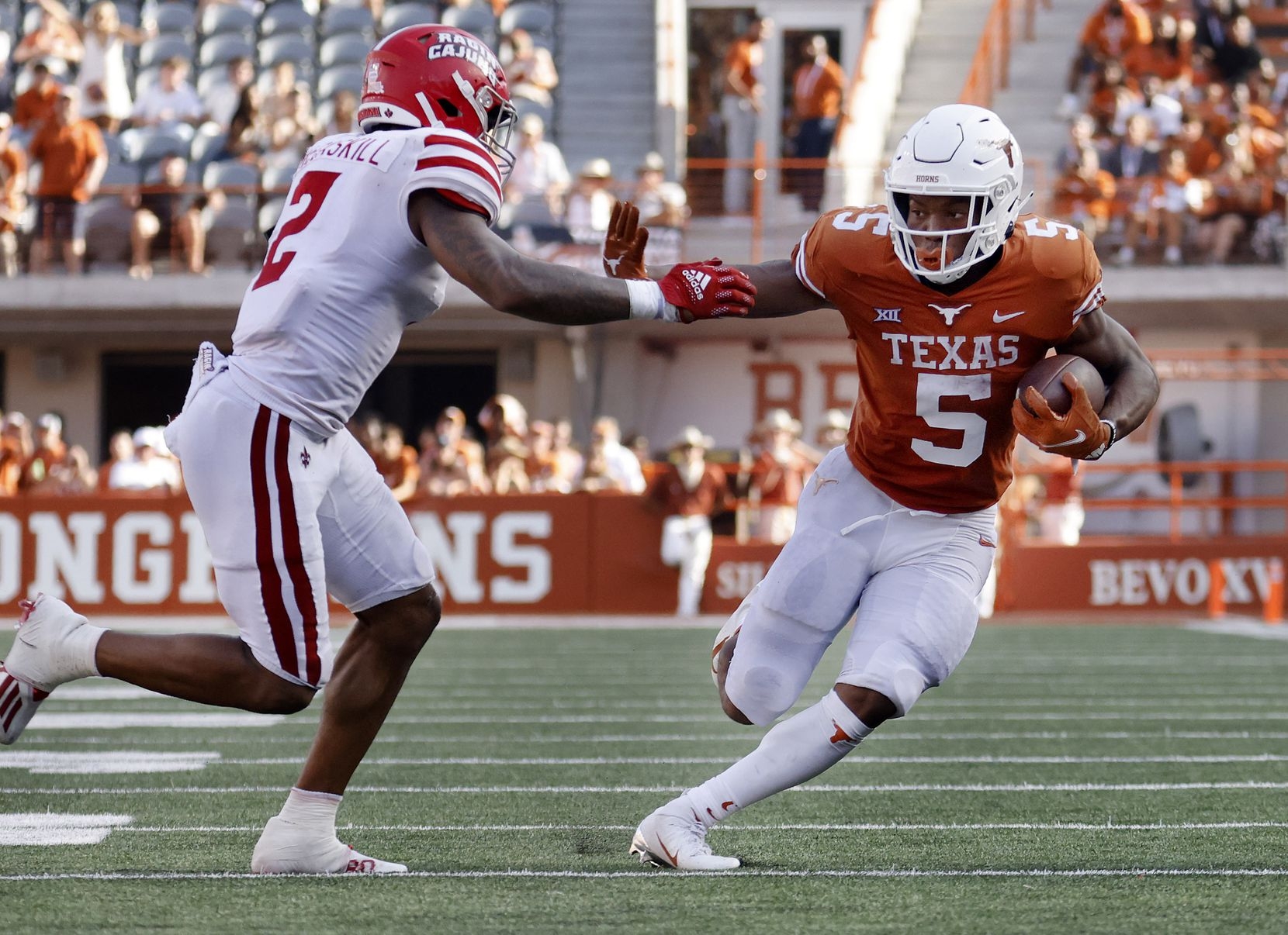 1660x1210 Texas Longhorns Running Back Bijan Robinson (5) Gives A Stiff Arm To Louisiana Lafayette, Desktop