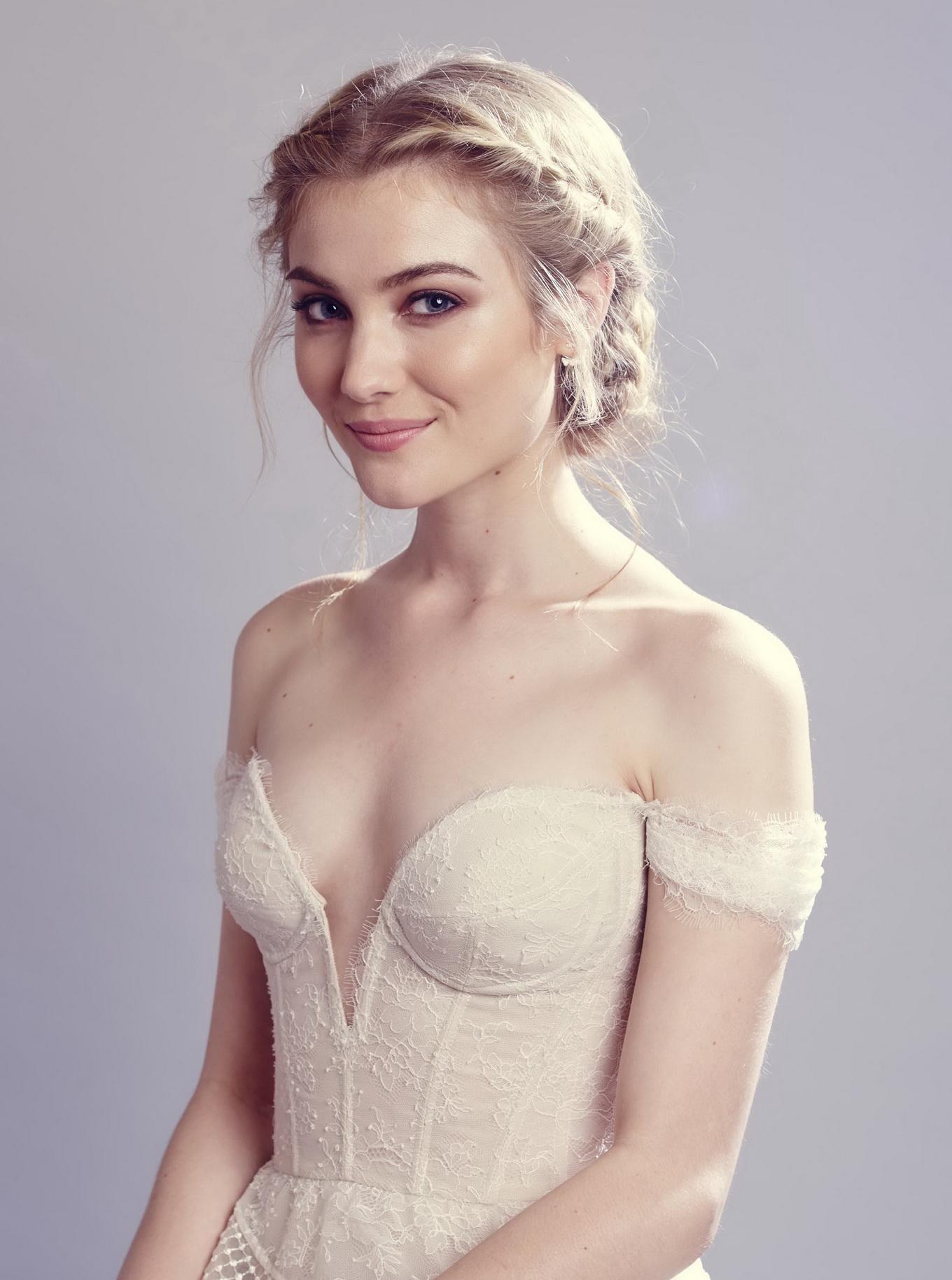 1360x1830 Skyler Samuels, Phone