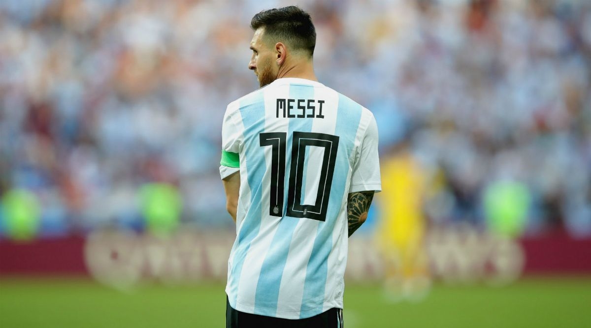 1200x670 Football News. Lionel Messi Signs Autographs for Fans as he Lands in Argentina for 2022 World Cup Qualifiers. ⚽ LatestLY, Desktop