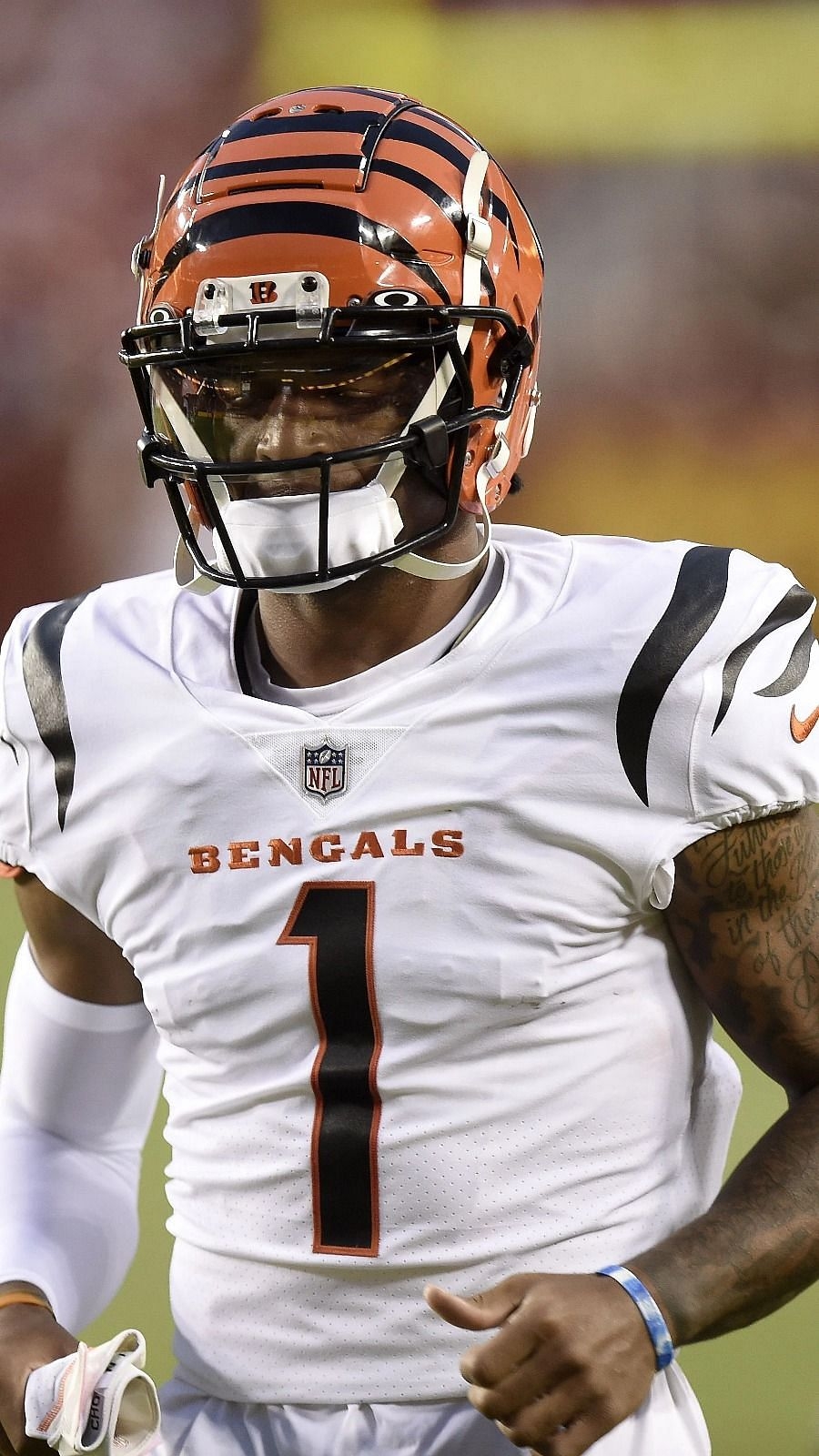 900x1600 Did the Bengals make a mistake by drafting Ja'Marr Chase over Penei Sewell?, Phone