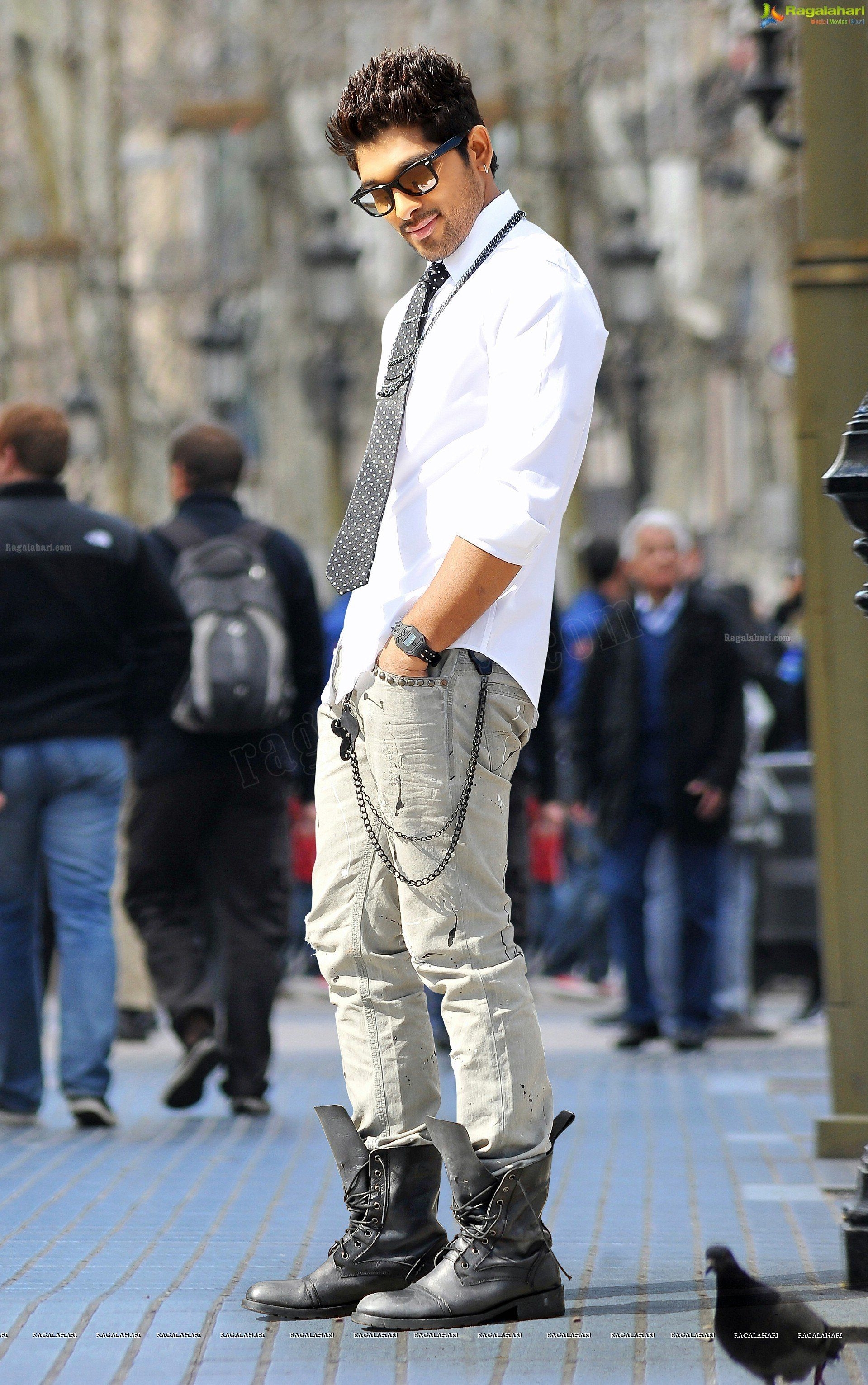 1920x3070 Iddarammayilatho Allu Arjun Latest Wallpaper, Phone