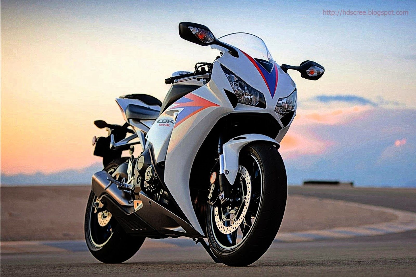 1600x1070 Full HD Bike Background HD Wallpaper, Desktop