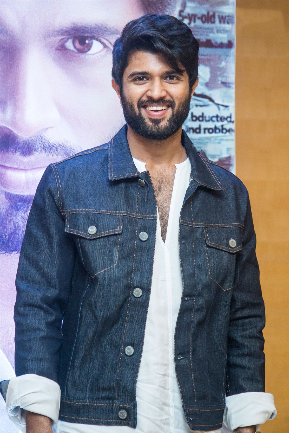 1200x1800 Vijay Deverakonda, Phone