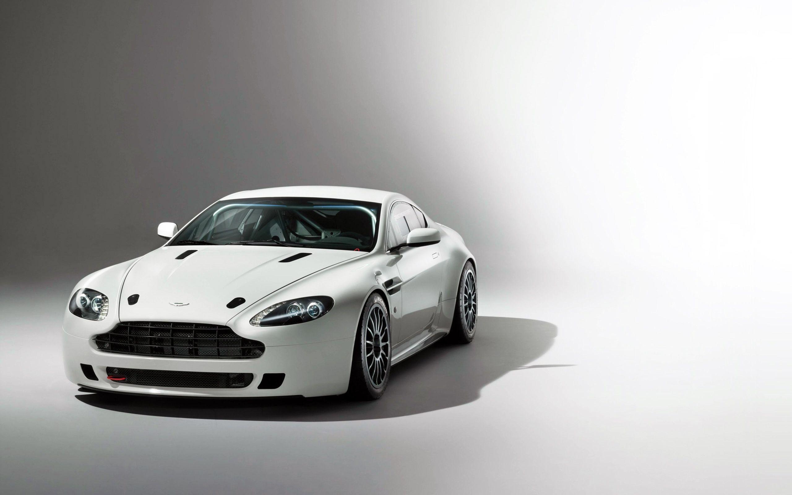 2560x1600 Aston Martin Vantage GT4 2014 Wallpaper, Desktop