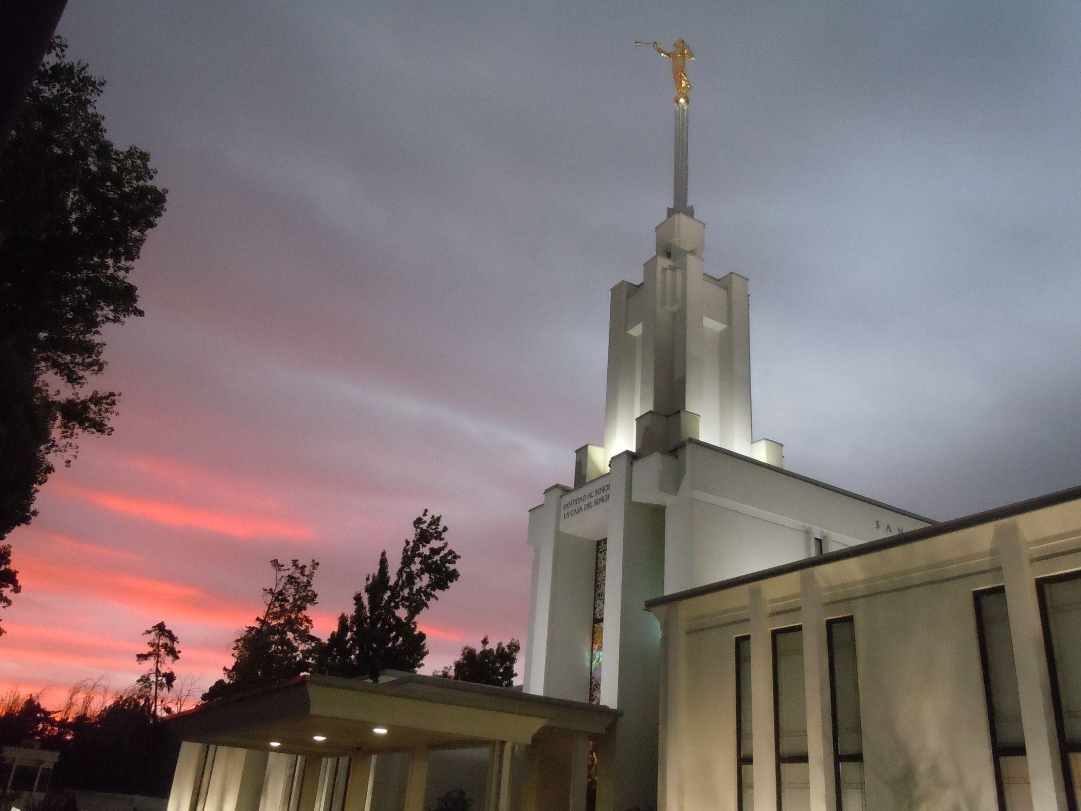 2140x1600 Santiago Chile Temple in the Evening, Desktop