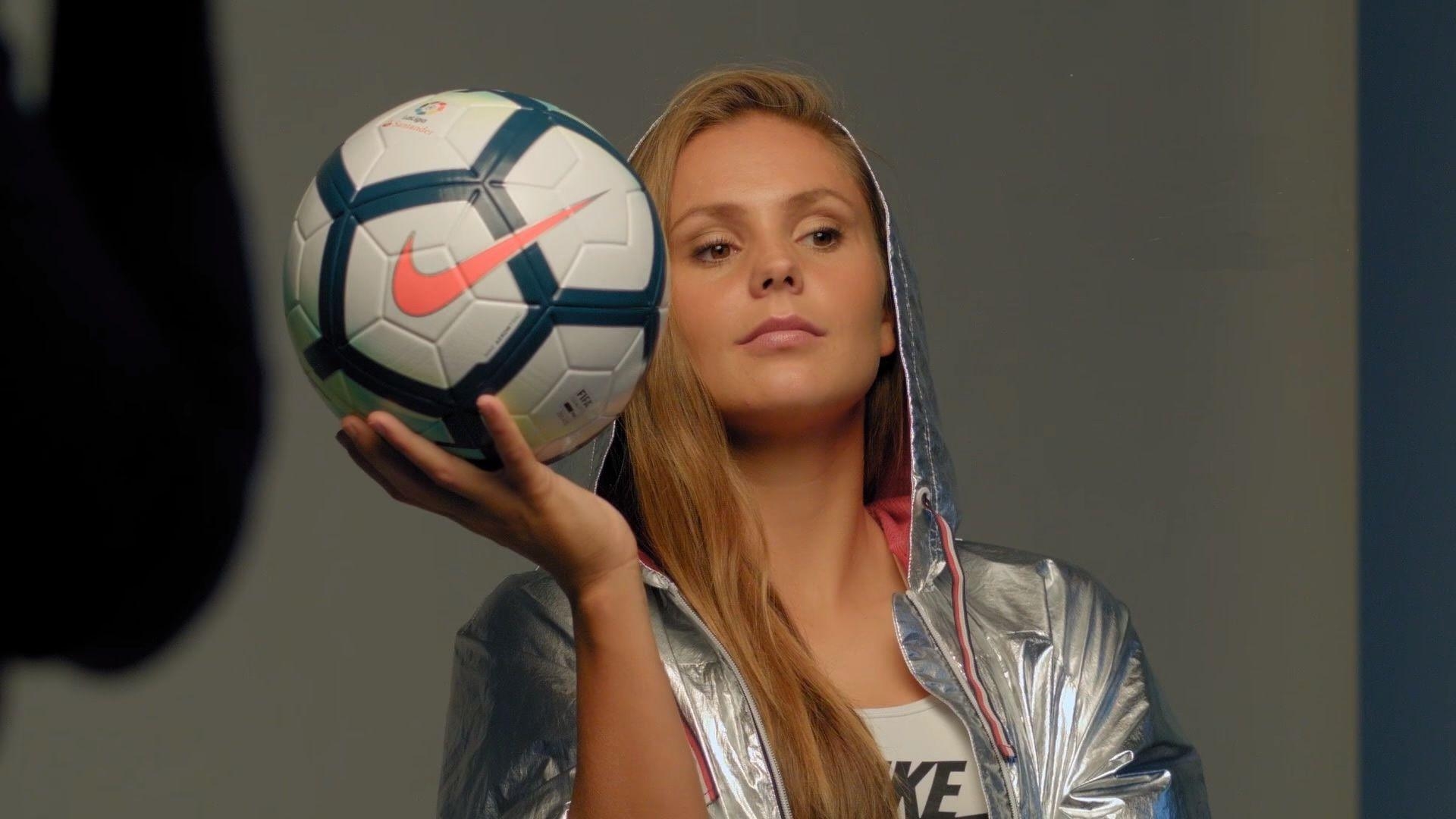 1920x1080 Breaking. Lieke Martens op de cover van Women's Health, Desktop