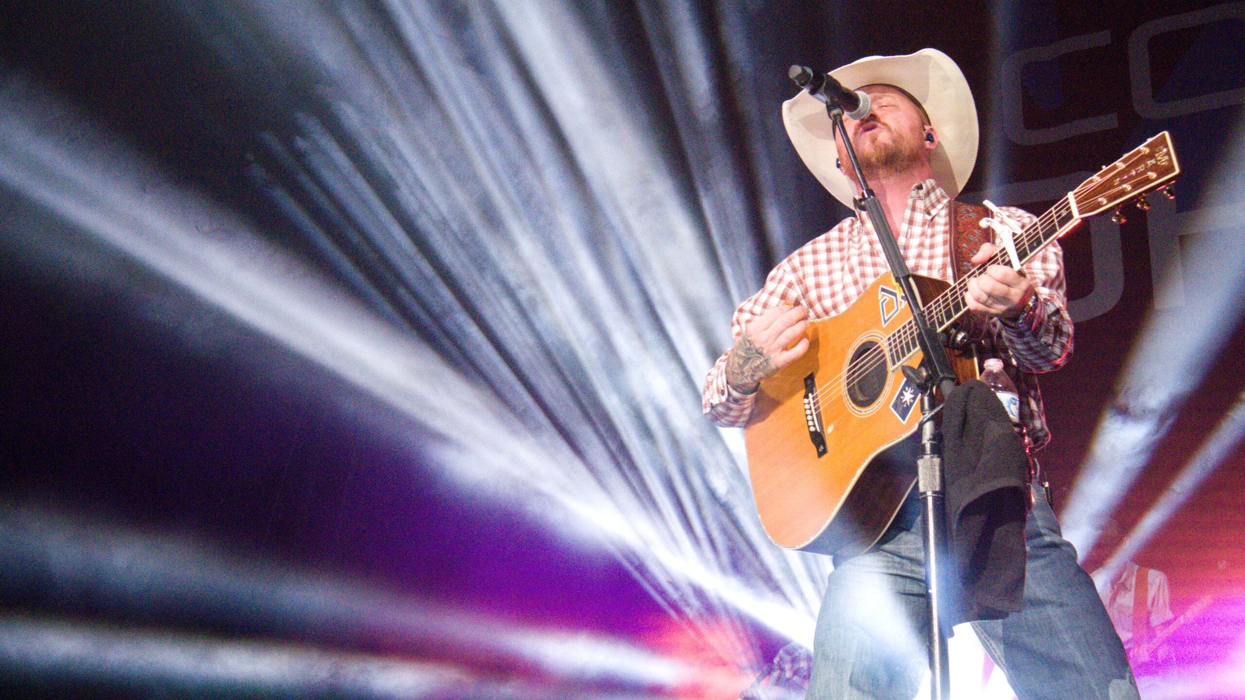 2560x1440 Photos: Country star Cody Johnson headlines second night of MontanaFair, Desktop