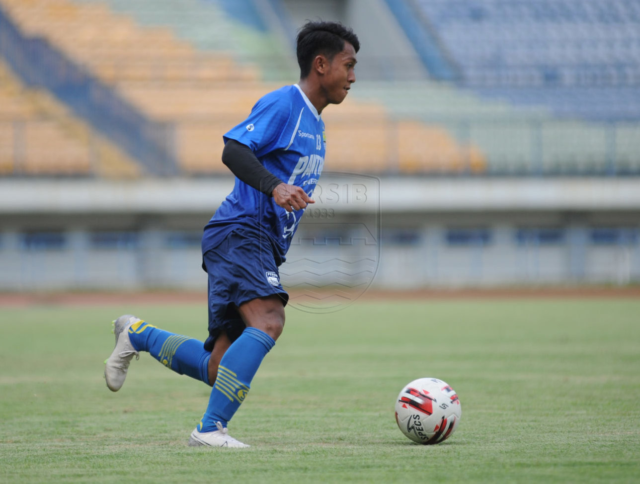 1290x980 Febri Hariyadi: Bertekad Raih Prestasi Tertinggi. Official Persib Web, Desktop