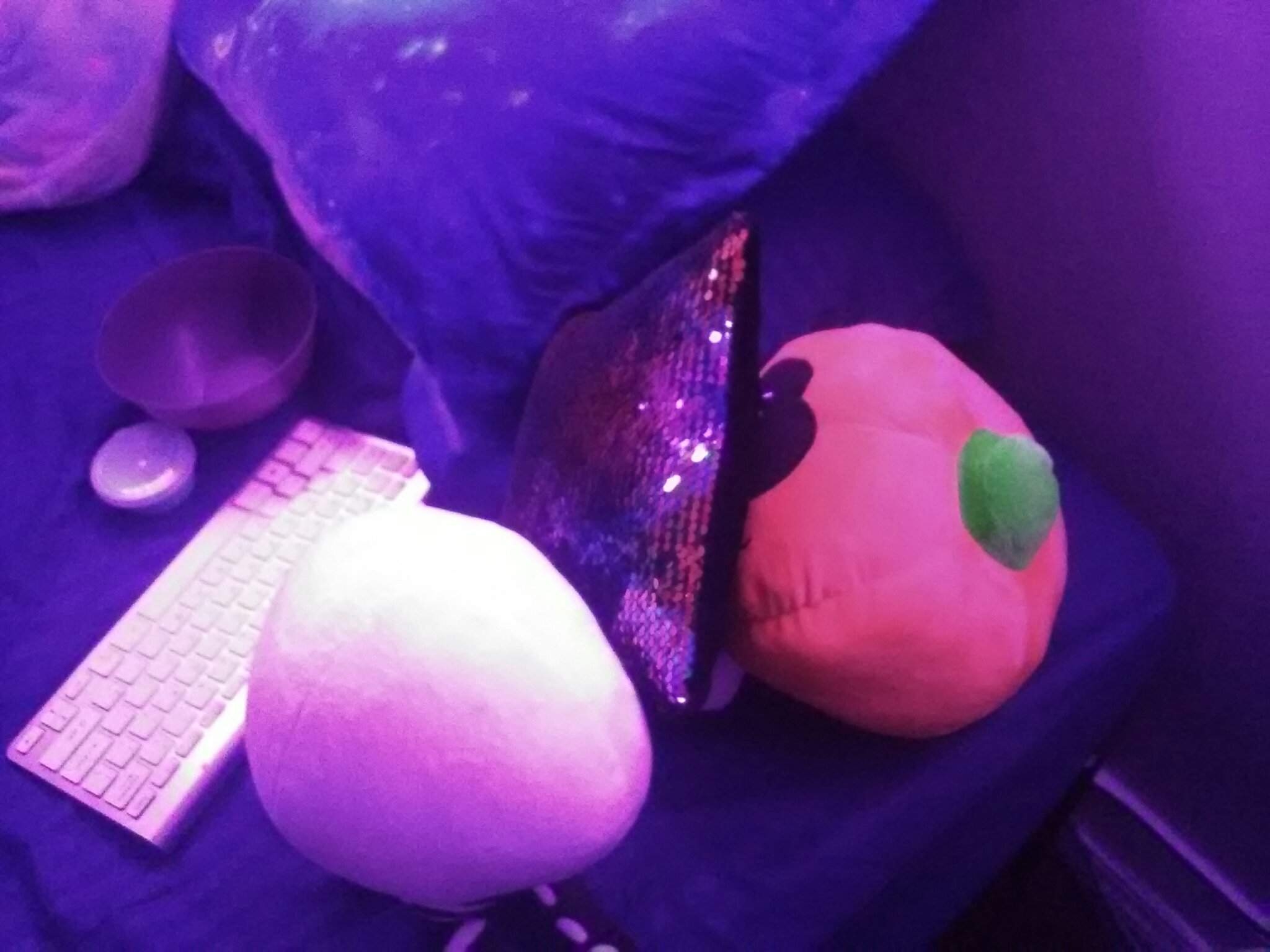 2050x1540 I swear I couldn't make this up even if I wanted to, my skid plushie is suffocating my pump plushie with a dollar store sequent pillow. Sr. Pelo! Amino, Desktop