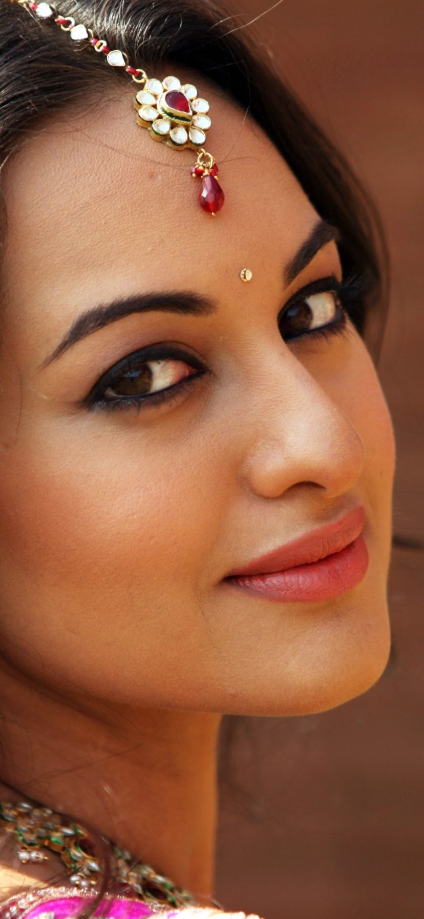 830x1800 Celebrity Sonakshi Sinha () Wallpaper, Phone