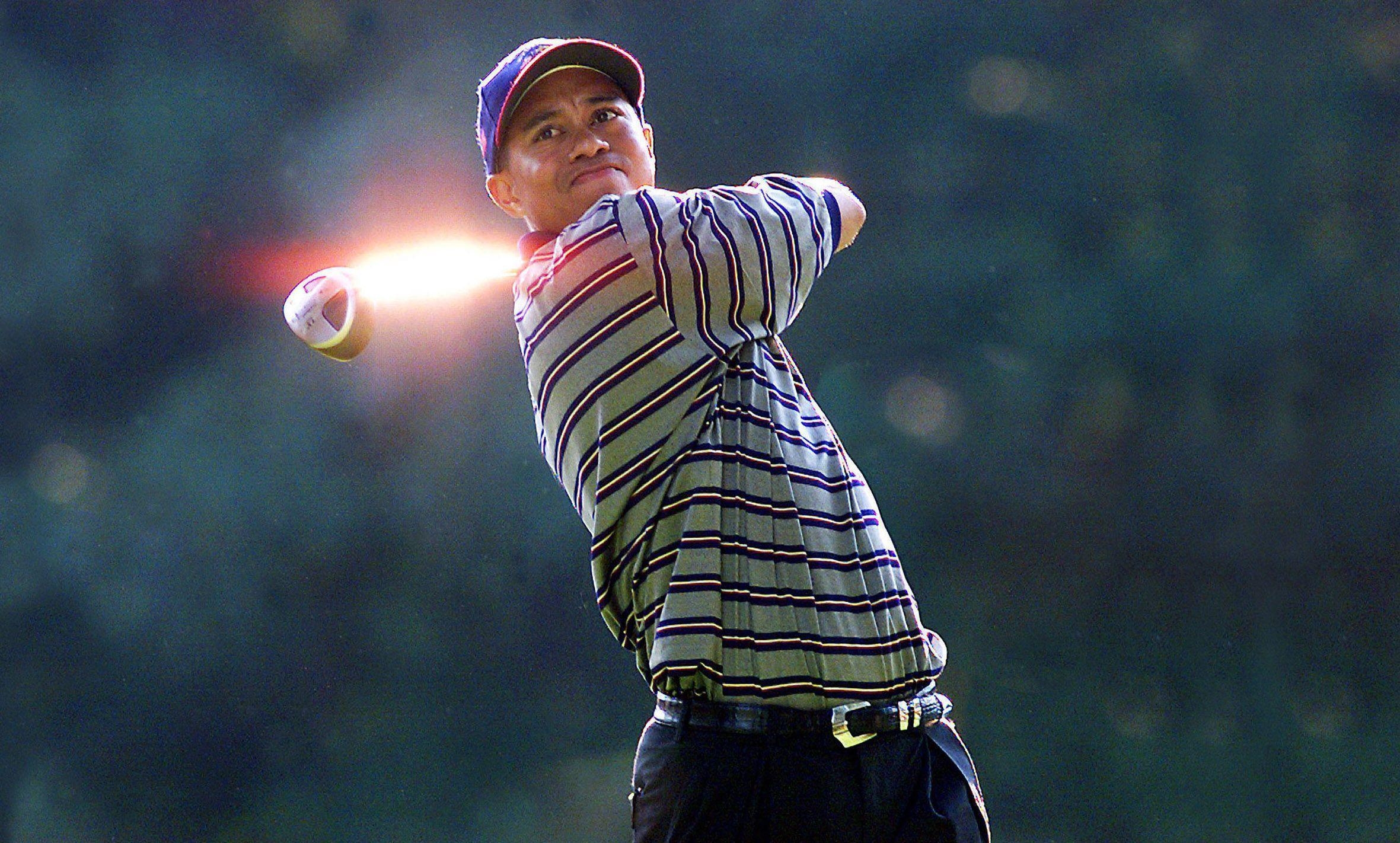 2370x1430 Tiger Woods HD Wallpaper, Desktop