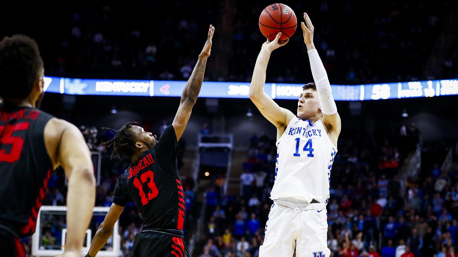 1600x900 Tyler Herro's Basketball of Kentucky, Desktop