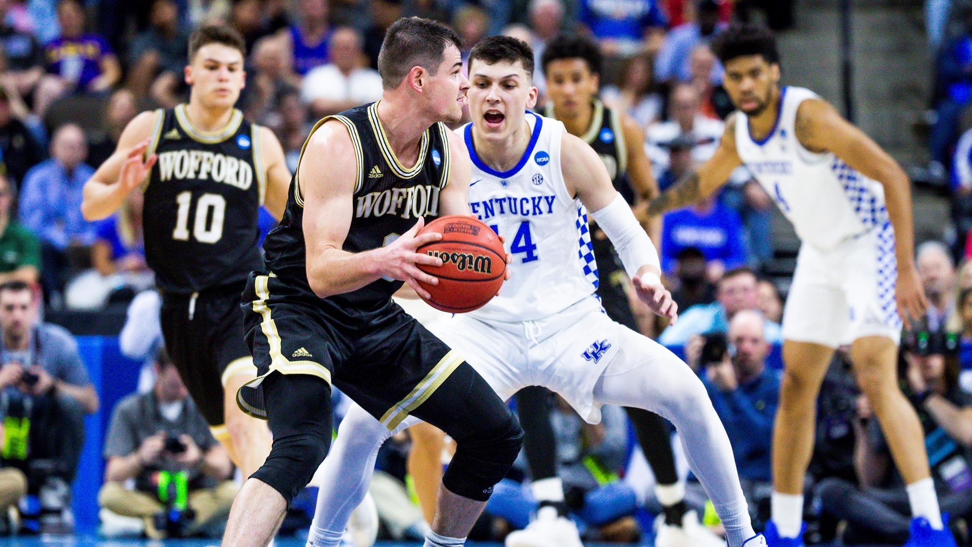 2000x1130 Tyler Herro's Basketball of Kentucky, Desktop