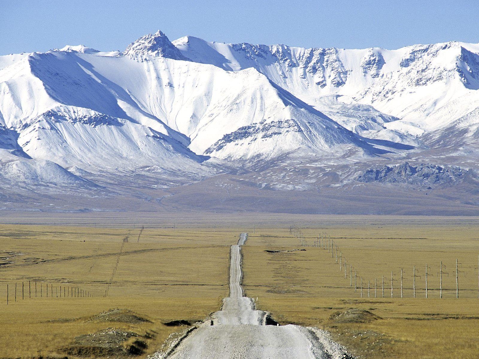 1600x1200 Nature: Lonely Road, Kyrgyzstan, picture nr. 40429, Desktop