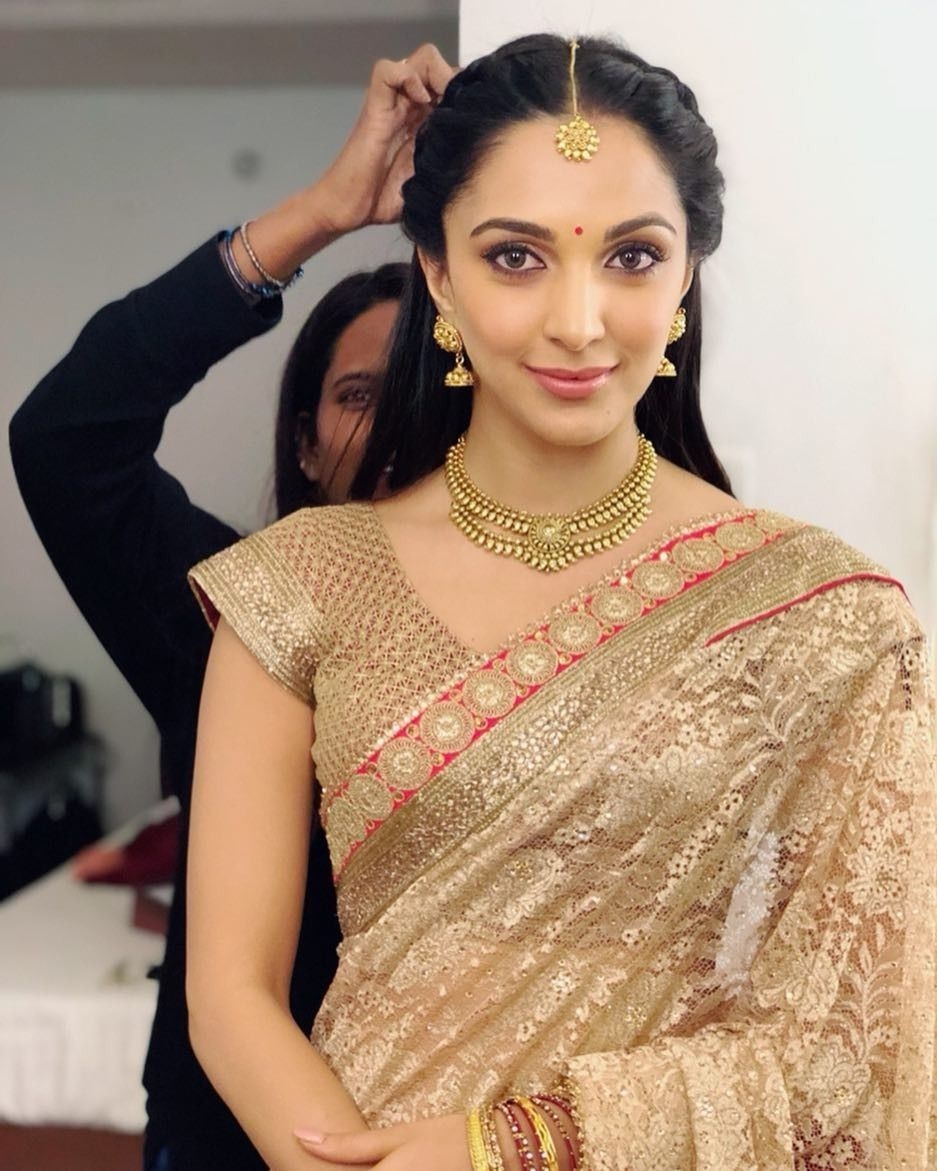 940x1180 Kiara Advani, Phone