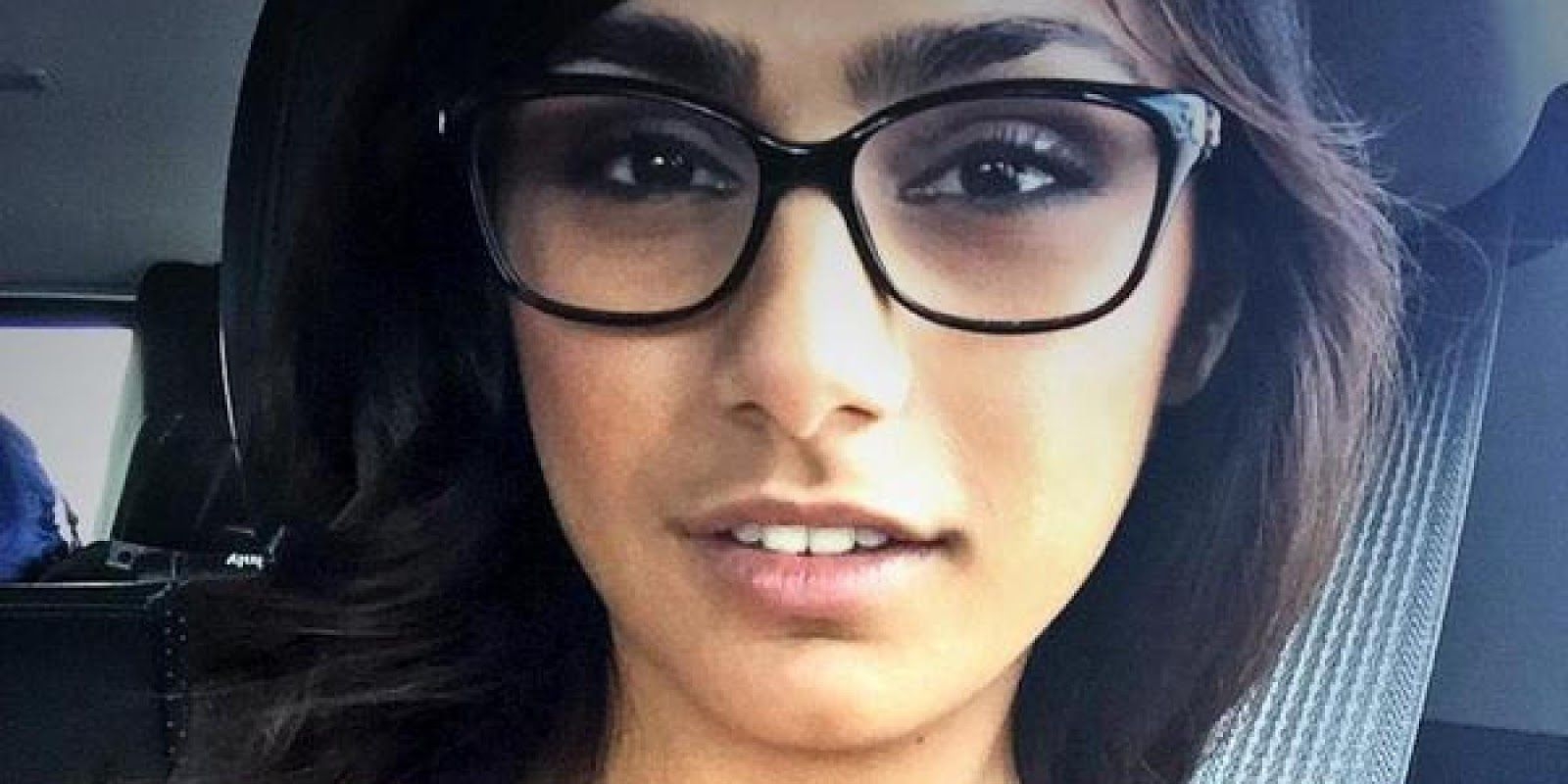 1600x800 Mia Khalifa Wallpaper, Dual Screen