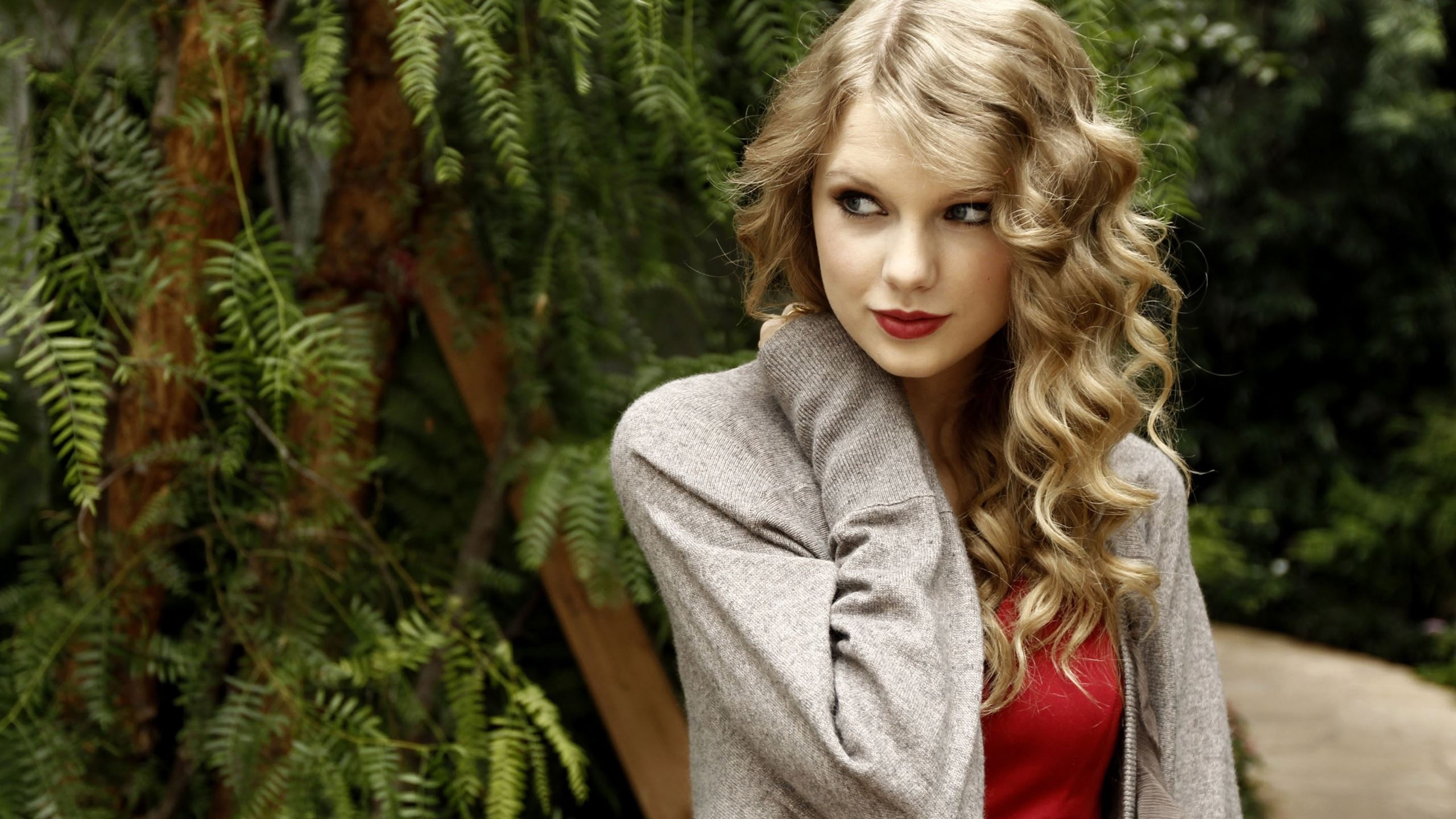 2560x1440 Taylor Swift Mac Wallpaper Download, Desktop