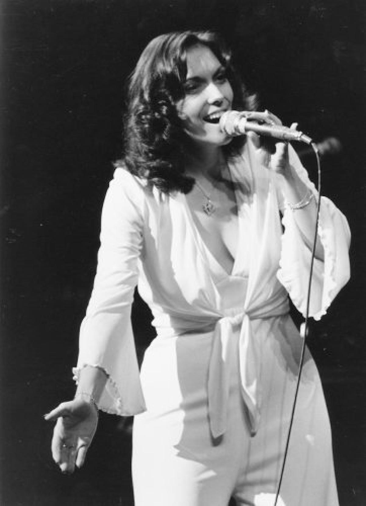 1200x1660 px Karen Carpenter 129.8 KB, Phone