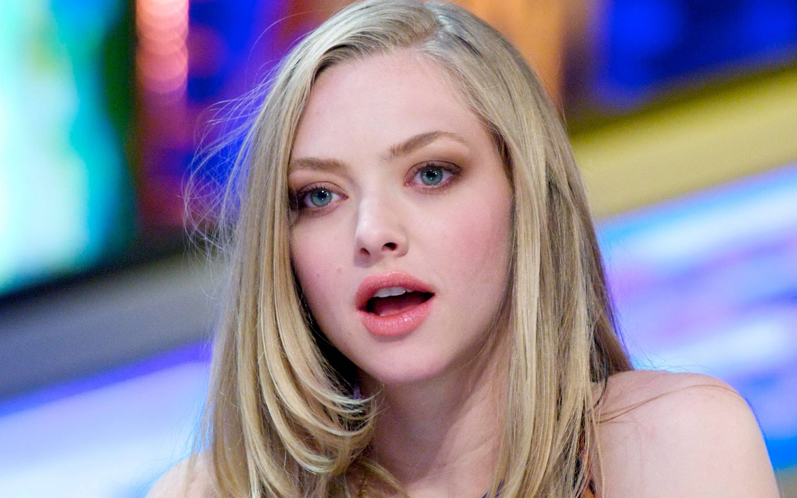 2560x1600 Amanda Seyfried Wallpaper, Desktop