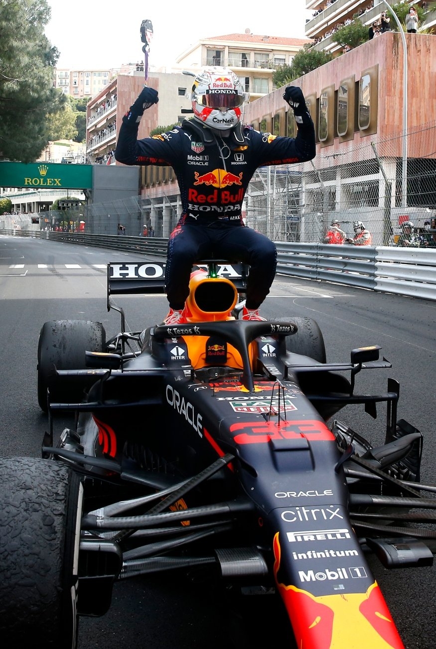 880x1300 Max Verstappen F1 Championship 2021 Wallpaper, Phone