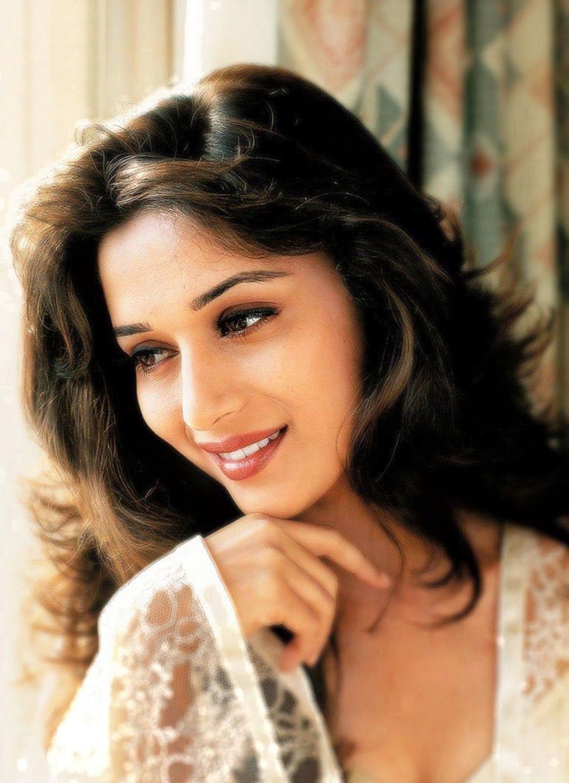 1170x1600 Cute Madhuri Dixit HD Wallpaper, Phone