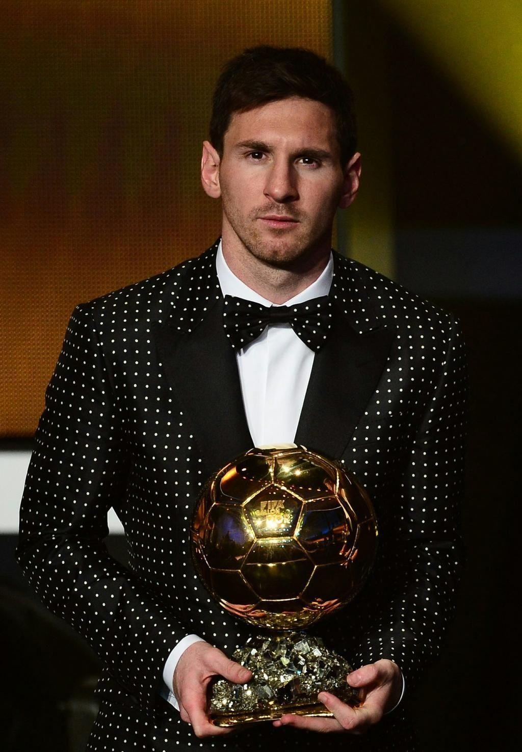 1030x1480 Lionel Messi in Dolce Gabbana Ballon dOr Gala 2012, Phone