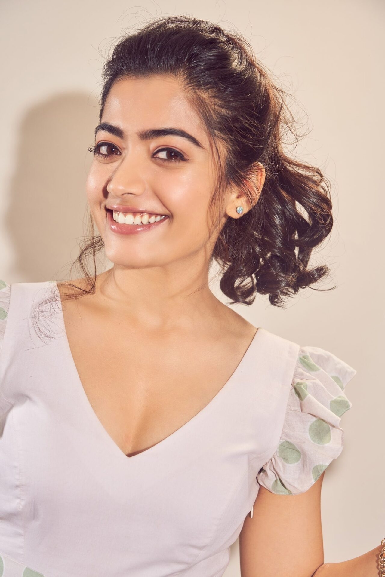 1280x1920 Rashmika Mandanna Mobile Wallpaper, Phone