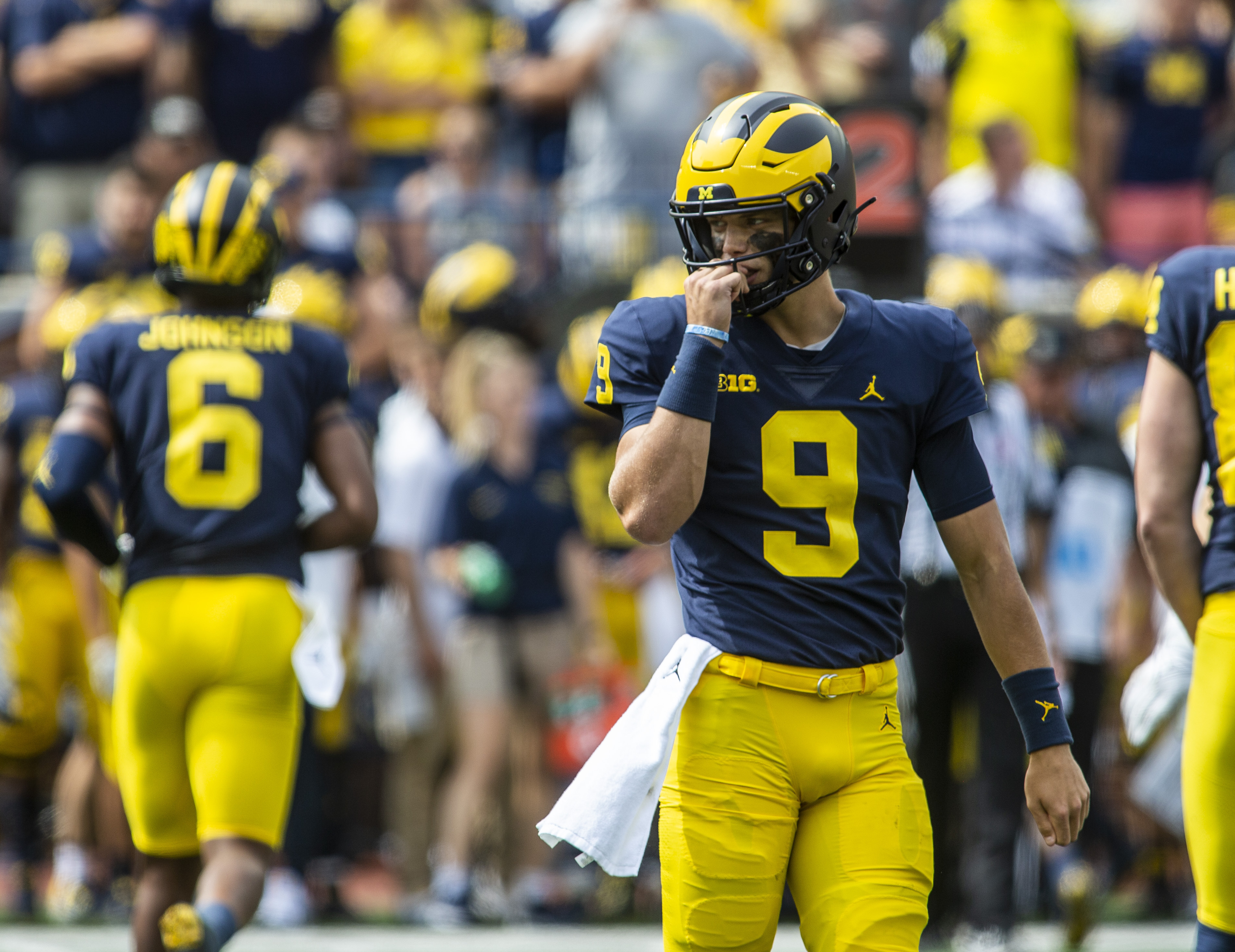 3810x2940 QB J.J. McCarthy (still) limited in Michigan football's spring game, Desktop