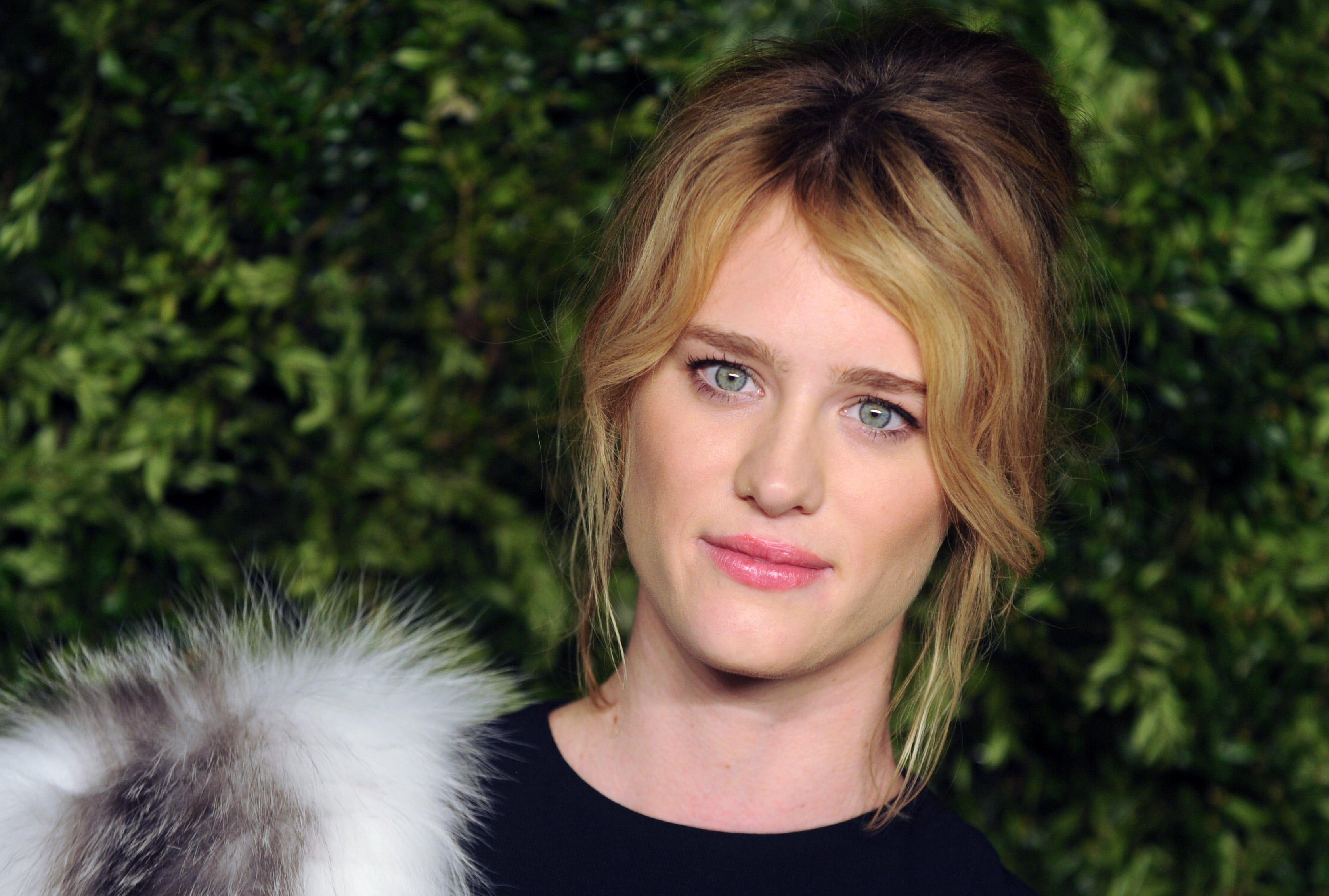 3360x2270 Mackenzie Davis, Desktop