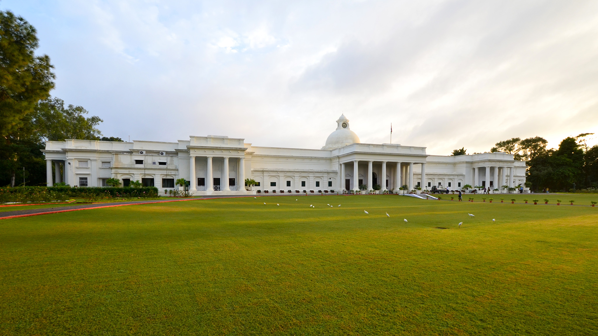 2050x1160 IIT Roorkee, Desktop