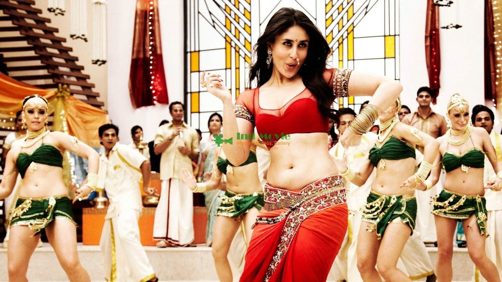 1600x900 Kareena Kapoor Navel Show HD Wallpaper, Desktop