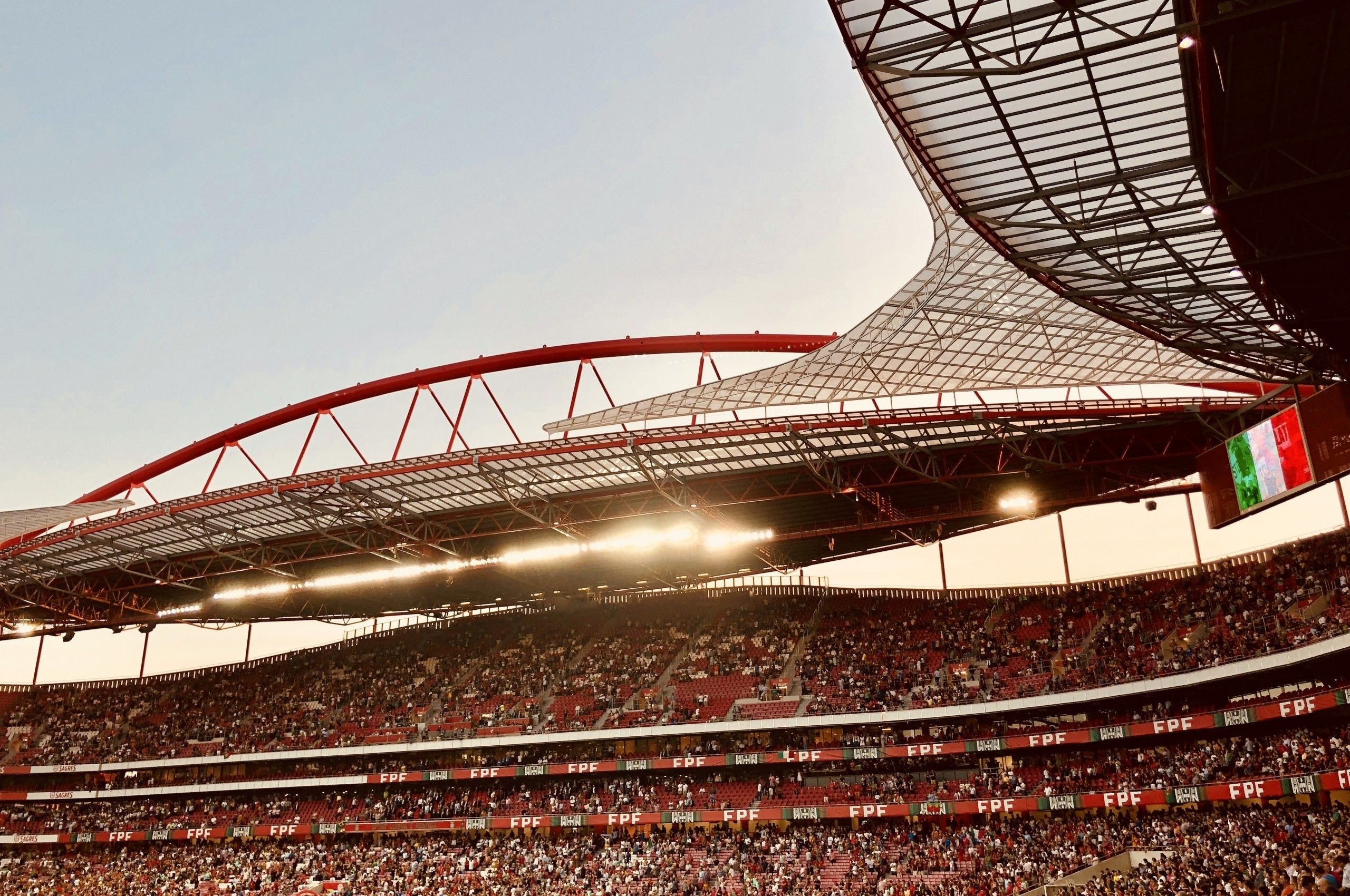 2560x1700 Stadium, Lisbon, Portugal, Crowd, Sky.teahub.io, Desktop