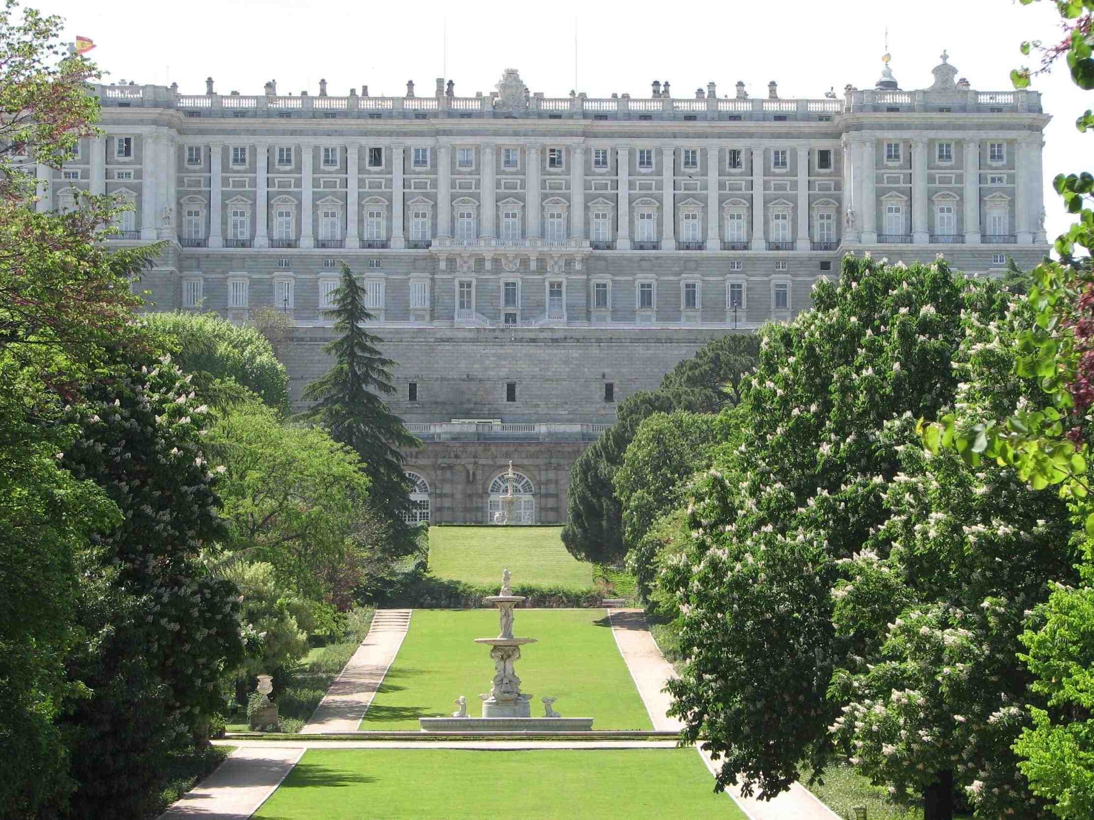 2230x1670 royal palace of madrid gardens, Desktop