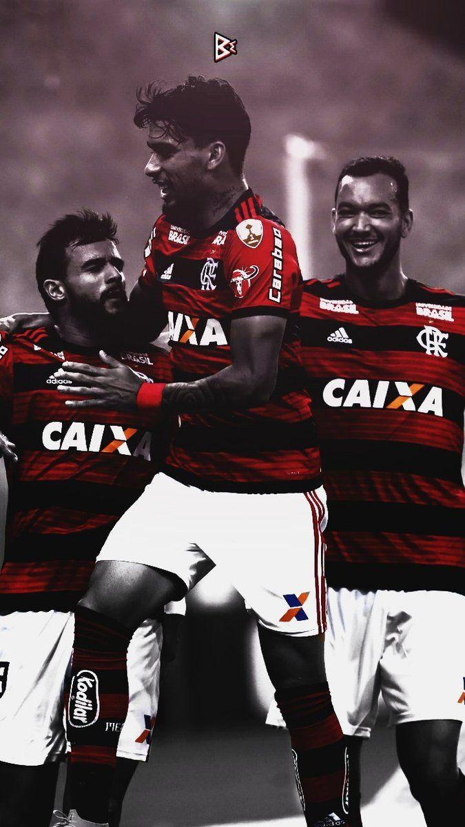 680x1200 KB Gfx Paquetá, Henrique Dourado and Diego Ribas, Phone