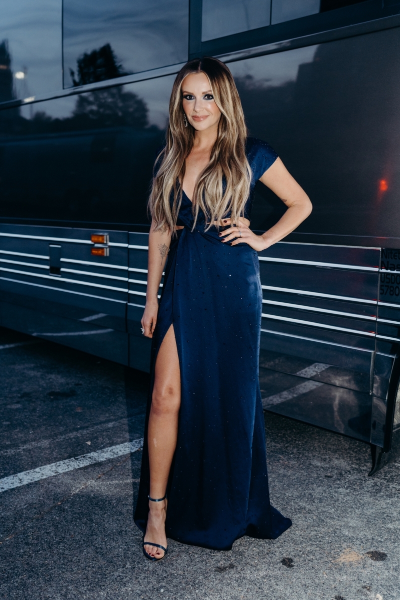 800x1200 Behind The Scenes With Country Star Carly Pearce [PHOTOS], Phone