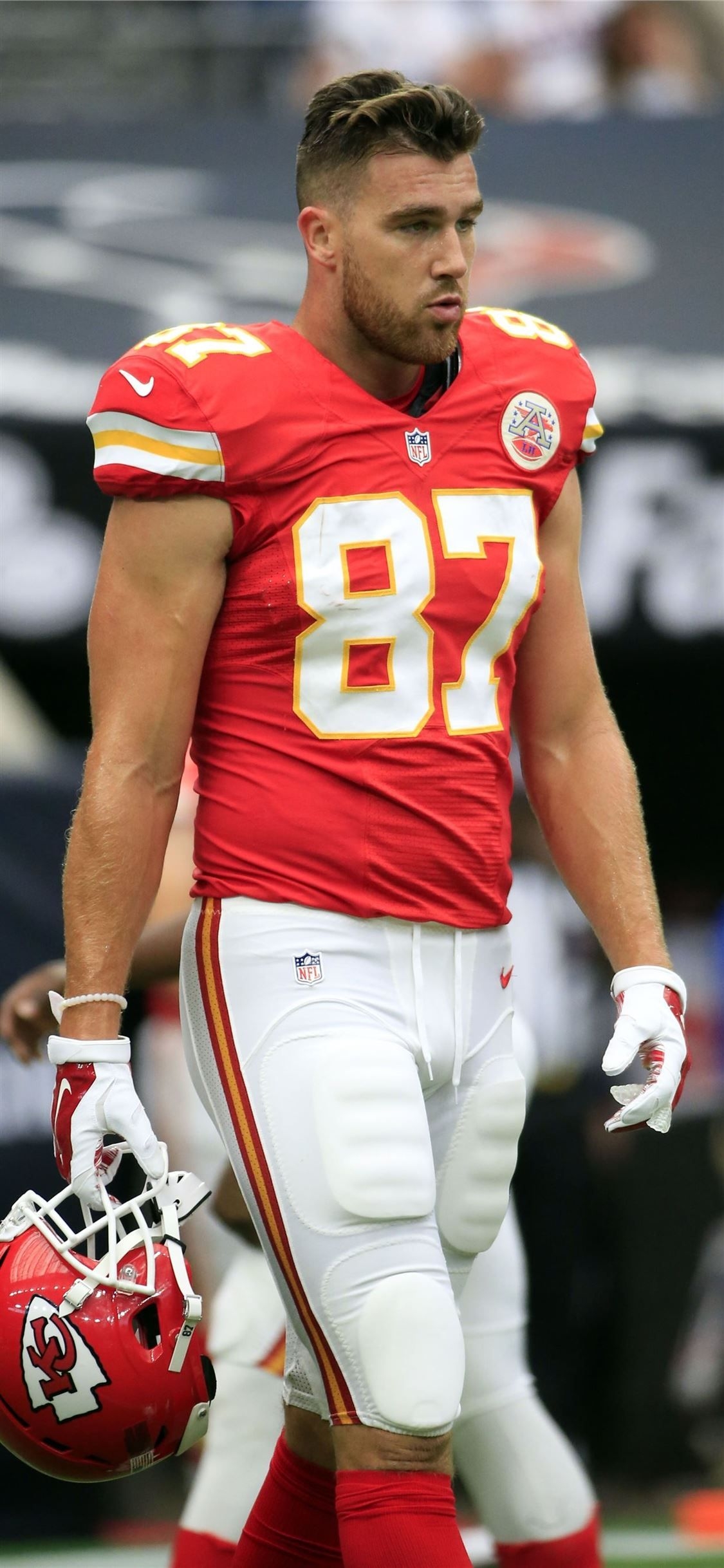 1130x2440 Travis Kelce on afari #RobGronkowski, Phone