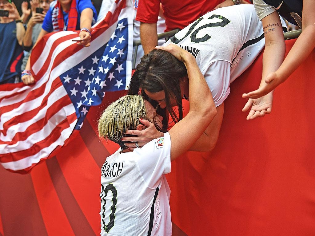 1030x770 Abby Wambach Kisses Wife After World Cup Win, Desktop