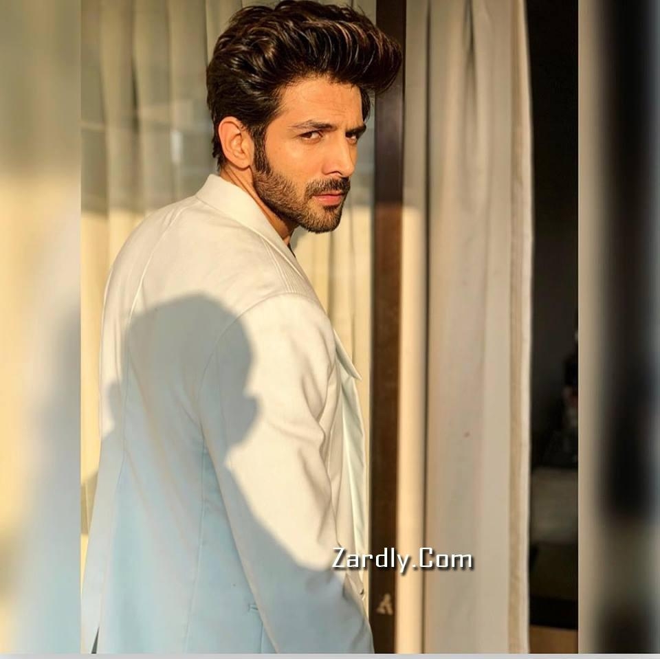 960x960 Kartik Aaryan Biography, Height, Weight, Age, Affair, Family, Desktop