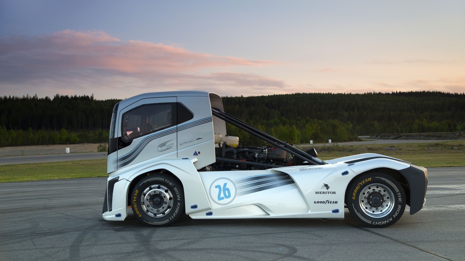 1920x1080 hp Volvo truck sets two world speed records, Desktop